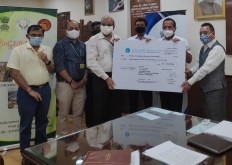 Sadanand Gowda hands over Rs. 813 Cr to HURL