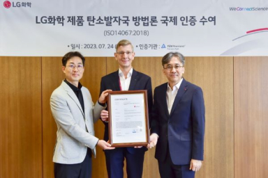 LG Chem gets Korea's first TUV Rheinland Certification for PCF assessment method