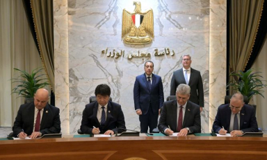 Egypt signs key contracts for phase 1 of Red Sea petrochemicals complex