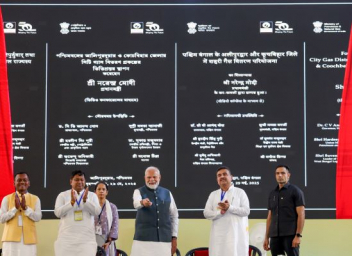 PM Modi lays foundation stone of Rs. 1,000 crore city gas distribution projects in West Bengal