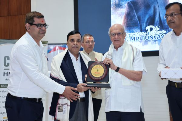 Dr. Mritunjay Chaubey receives Paryavaran Ratna Award