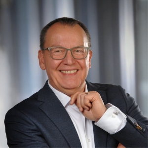 Dr. Marco Busch